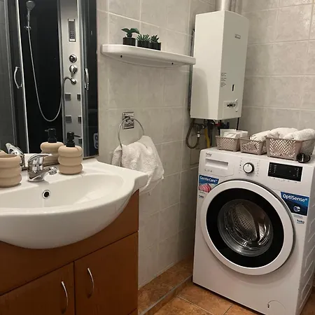 Kamilla Vendeghaz Apartment *